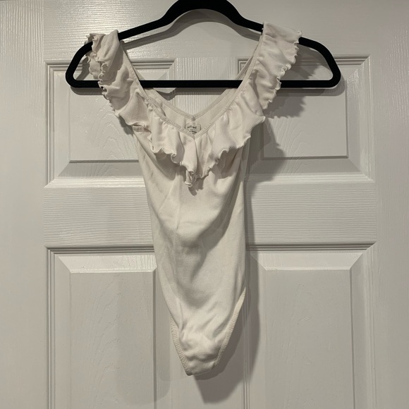 ARITZIA WILFRED Ribbed Ruffle Danette Bodysuit - Picture 1 of 5